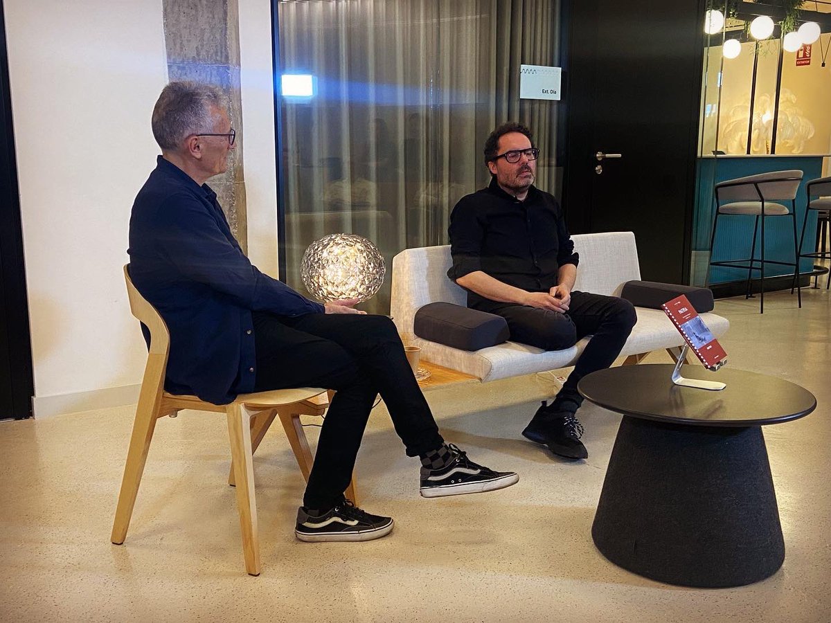 #Patria ya está en las calles 📚.

GRACIAS a Aitor Gabilondo por una charla interesantísima, a @HBOMaxES por ayudarnos a sacar adelante la publicación, a <a href="/OchoyMedio_/">Ocho y Medio</a> por ser el alma madre y a <a href="/DAMAUTOR/">DAMA</a> por acogernos siempre como en casa.

Y por supuesto a vosotr@s, TECLISTAS 🫶.