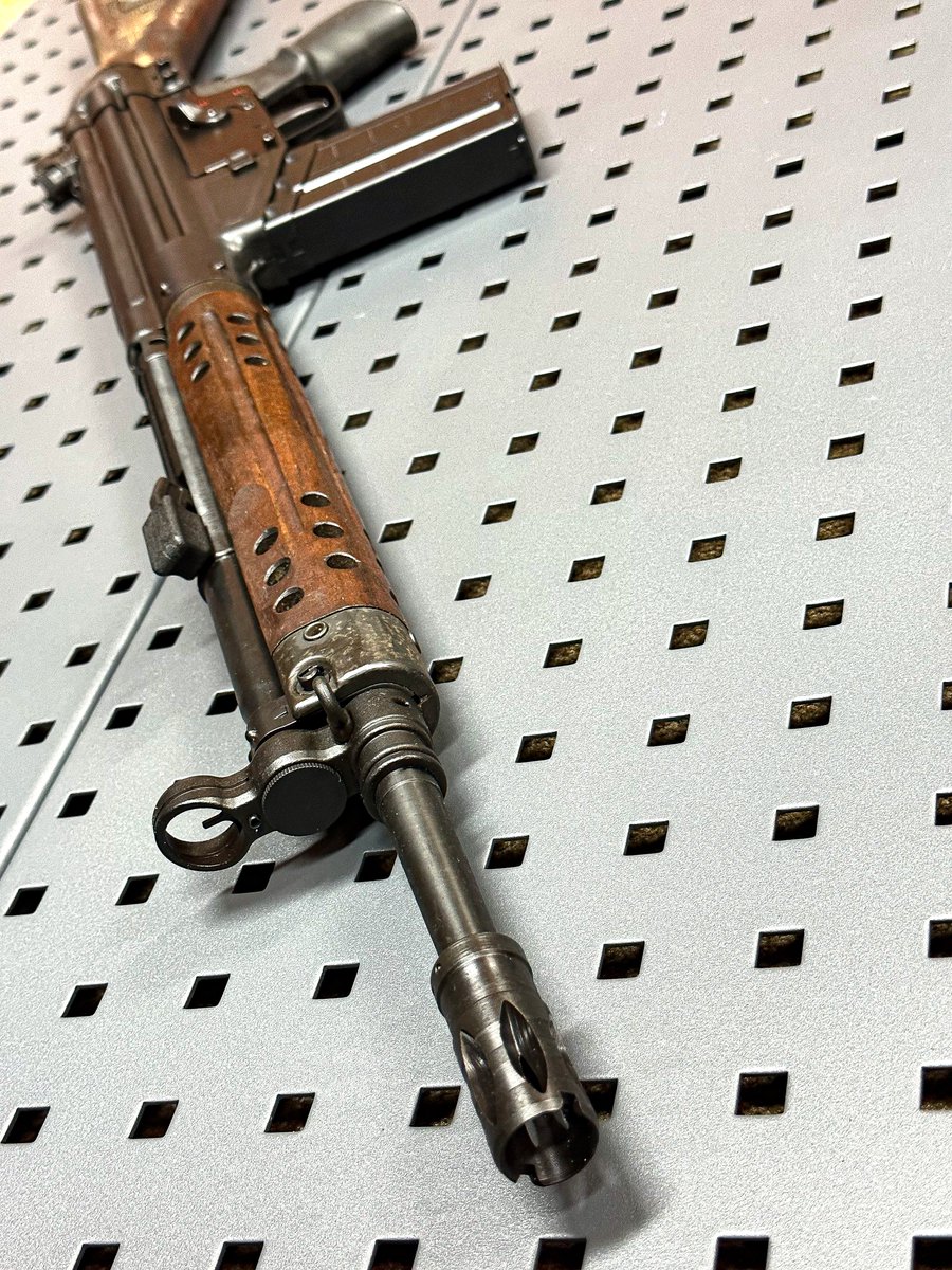 militaryshophtg's tweet image. LCT G3A2 電動ガン

ハンドガード/ストックは戦場で使い込まれた実銃のパーツから移植した希少性の高い商品です。

フルスチールとリアルウッドでリアリティー溢れる至高の電動ガン！いかがですか？？

商品ページこちら
hercules-gear.jp/shopdetail/000…

＃ミリタリーショップHTG
＃LCTAirsoft　
＃電動ガン