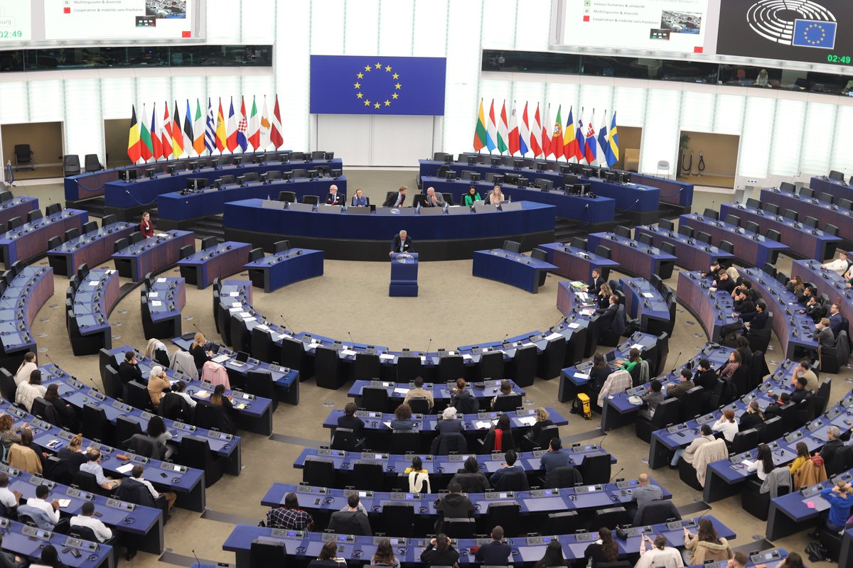 EMStrasbourg's tweet photo. 700 étudiants sont aujourd’hui conviés au @Europarl_FR  pour participer à une matinée de conférences et de débats autour de la thématique : « Les défis face au changement climatique : de l’engagement citoyen à la responsabilité européenne » 🤝 🌎 https://t.co/bbiighC1RX