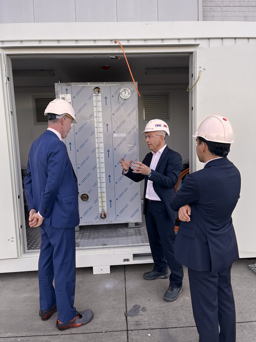 NLinTurkiye's tweet image. Girişimciler Günü'nde, başarılı bir modüler yapılar firması olan DMT'yi yöneten Hollandalı-Türk girişimci Ahmet Aydoğan'ı öne çıkarıyoruz. Hatay'daki inanılmaz acil barınma çabalarını takdir ediyor ve kendilerine bol şans diliyoruz! 🚀💥 #Entrepeneurship