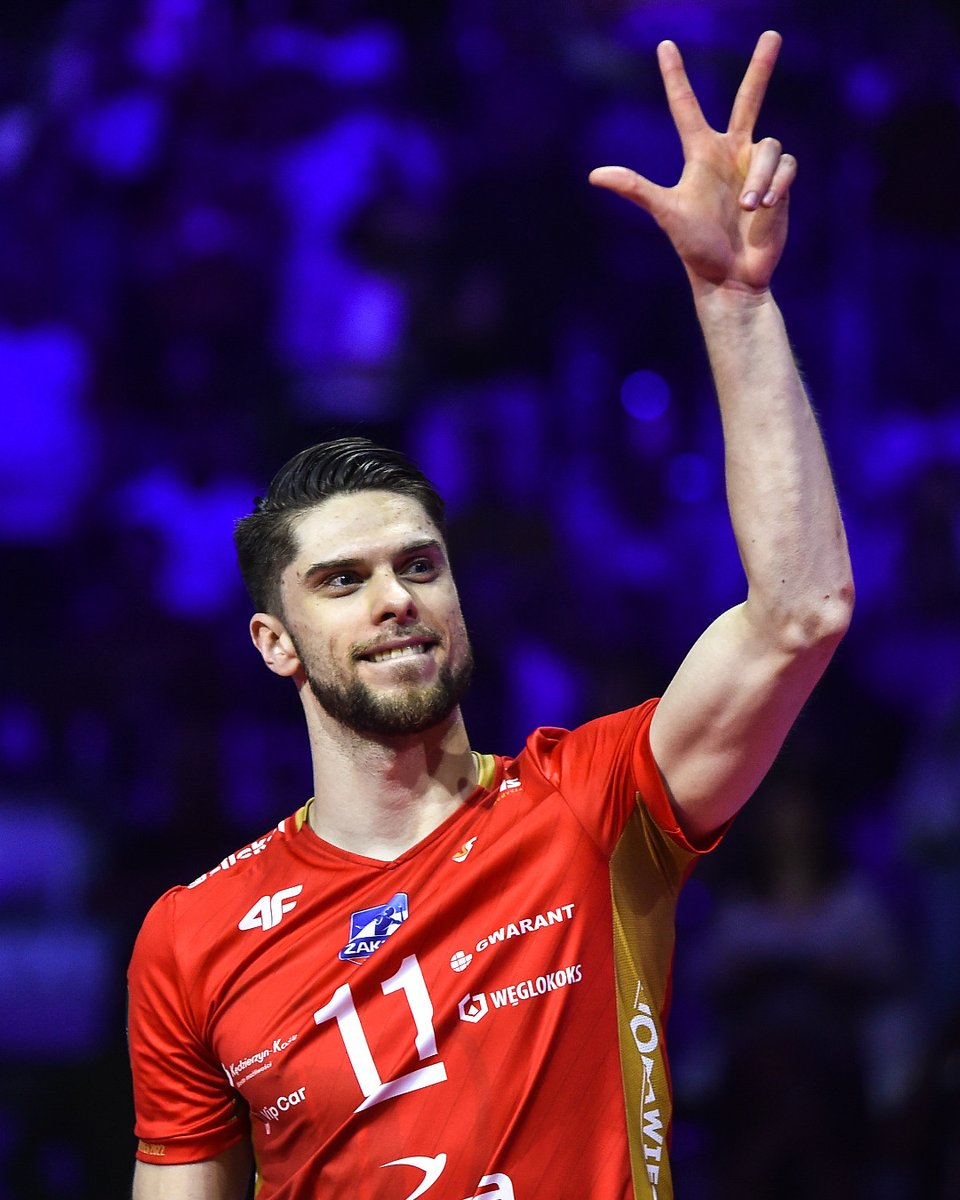 Kapitan ZAKSY, Aleksander Śliwka, znalazł się na liście 20 nominowanych w Plebiscycie Przeglądu Sportowego i Telewizji Polsat na najlepszego sportowca Polski 2023 roku ‼️Chyba nie musimy Was zbytnio namawiać na oddanie głosu 🫡 

Głosowanie trwa 🏆 plebiscyt.przegladsportowy.pl
