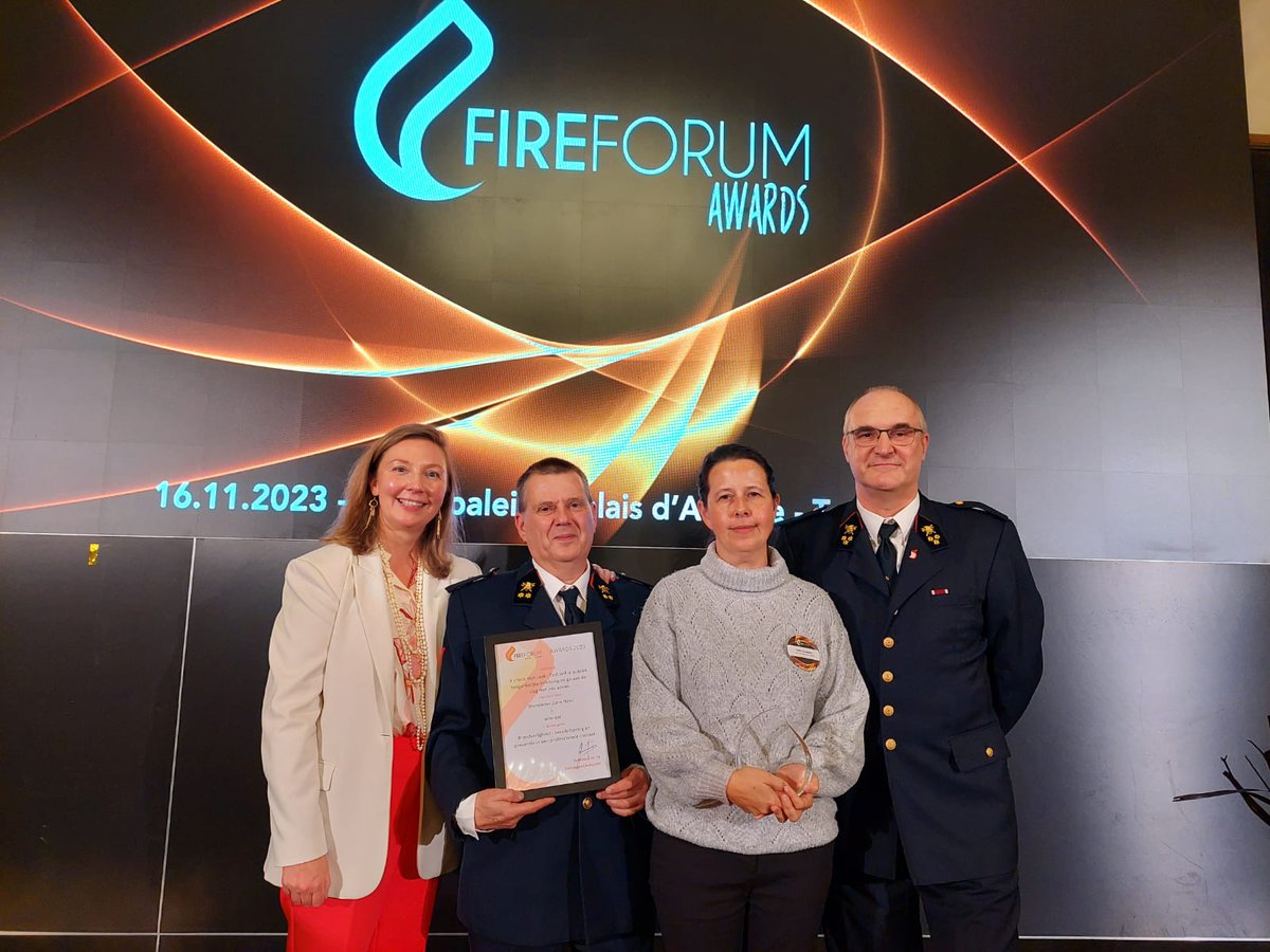 Brandweer Zone Rand verzilverde gisteravond haar Fireforum Award met het project “ikcheckmijnzaak.be” in de categorie “Brandveiligheid - sensibilisering en preventie in een professionele context”. 
Meer info brandweerzonerand.be/nieuws

#wijzijnbrandweerzonerand
#fireforumawards