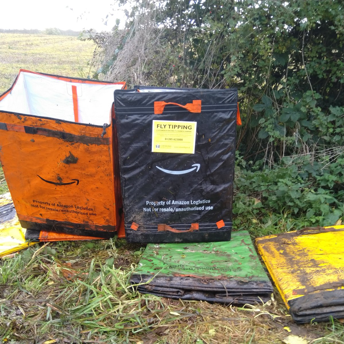 🚨 Witness Appeal 🚯 Do you have information about a #flytip on Furze Lane between Chipping Campden and Hidcote Boyce? We are asking anyone with information about this incident to contact: ers@cotswold.gov.uk Report illegal #flytipping online 👉 cotswold.gov.uk/flytipping