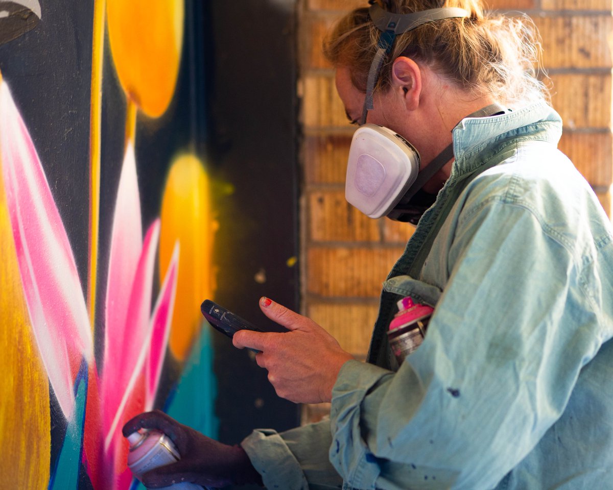 This week, MRHS was lucky enough to have renowned street artist MAN.De come to the school to paint a mural with students. The visit was part of <a href="/theartsunit/">The Arts Unit</a>'s Mural in a Day program.

Read more at tinyurl.com/3wdaf786

#LoveWhereYouLearn