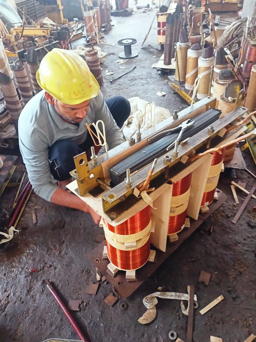 pk_uppcl's tweet photo. T/f repairing At workshop Rajapur chitrakoot @ee_ewd @dvvnlhq https://t.co/8kIqhA7t0E
