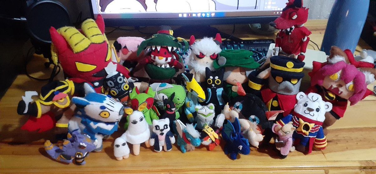 While organizing my stuff on my new room, I found some old plushies I used to make many years ago haha, some of these are over 10 years old. (Also there is some plushie fanart, please don't judge my younger self(? haha )