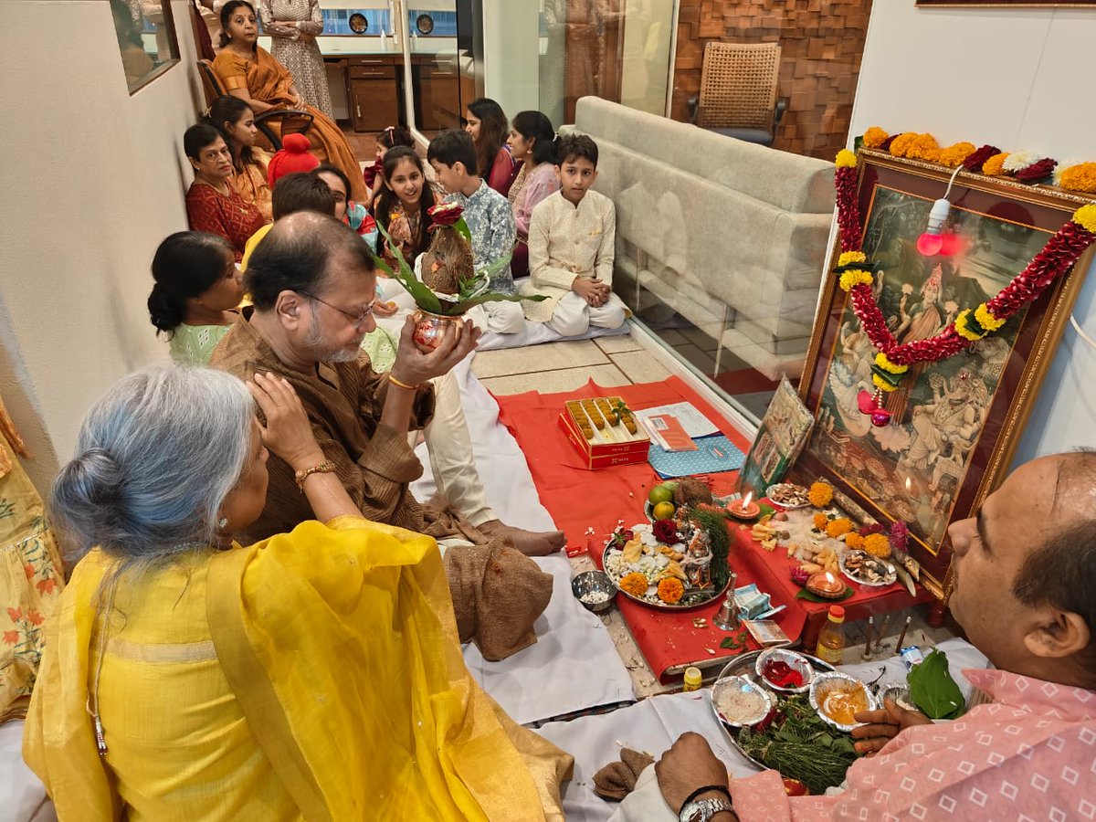 aecoproduct's tweet photo. Some glimpses of our Diwali celebration! 🙏🪔
.
.
#diwali2023 #diwalicelebration #diwalirangoli #OfficeDiwali #laxmipooja  #engineparts #cylinderliner #aecoproducts #automotive #automobile #truckSpares #HappyDiwali #enginevalve #exportersIndia #agraengineering  #engineparts https://t.co/9ms01EFVFc