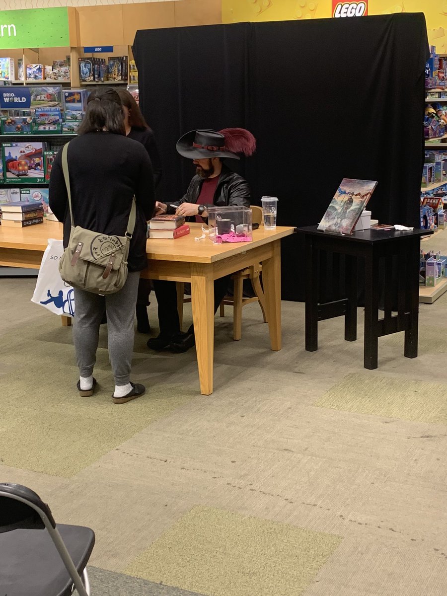 Ruffpower95's tweet photo. After four hours and wonderful conversations with other book lovers. I finally got to meet @paolini ! He is the creator and story teller of the Inheritance series. He even said my name was pretty 🥰. I used my full name this time lol https://t.co/5f5OsSP2x3