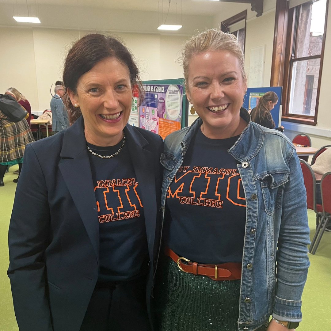 When @ScienceTipp meets @LimerickSciFest in matching @MICLimerick t-shirts 🤣
Great event of puzzles and brain teasers at the @MICLimerick  psychology event for #scienceweek2023