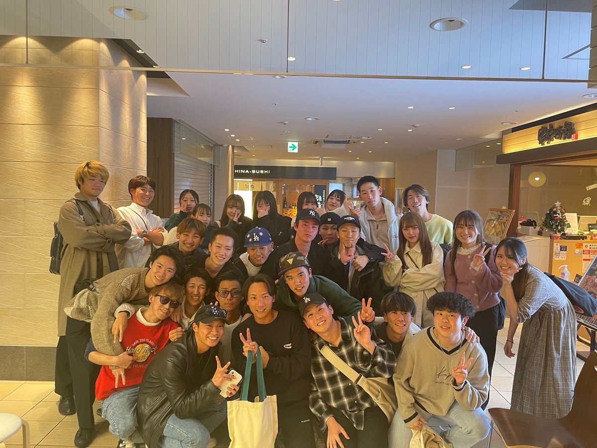 PATTS_baseball's tweet photo. 無事代替合宿、代替飲み終わりましてこれからは新チームとなります!
PATTSらしく、先輩方が積み上げてきたものをさらにより良いものにし最高のサークルを作り上げることに精進します!ぜひ新しいPATTSも皆さんよろしくお願いします(*^^*)
#PATTS #大正大学 https://t.co/j98bjPqIvo