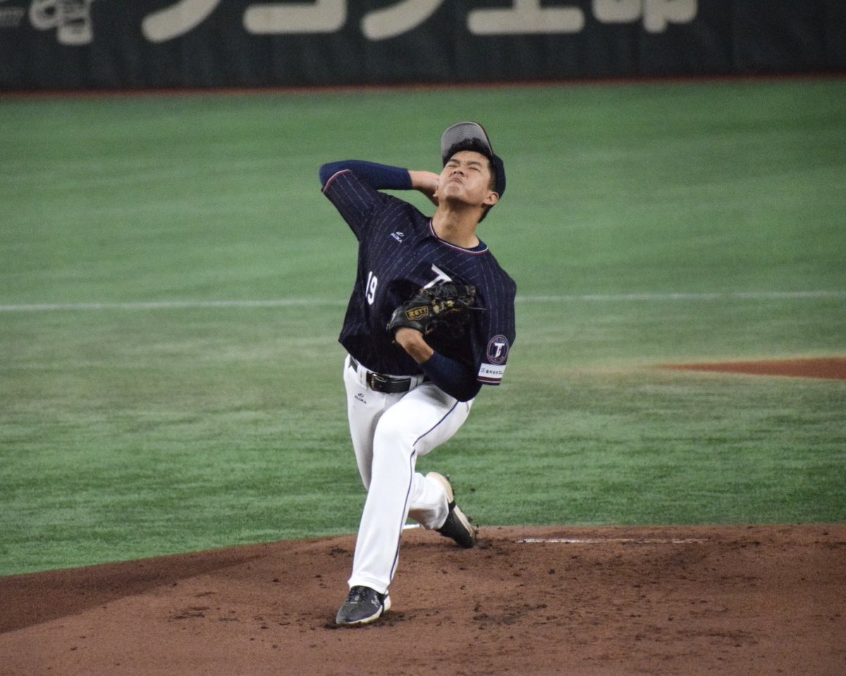 yamatoclimber's tweet photo. 台湾の19番・陳克羿（チェン・コーイ）

24歳とは思えない高校球児の童顔。帽子を飛ばす気迫のピッチング。

何よりグラウンドに入る前、内野に入る前、マウンドに上がる前の3回脱帽して一礼する。

これほど球場を神聖な場所に変える選手は初めて。全野球選手に知ってほしいピッチャー。 https://t.co/RsnNHkRXae