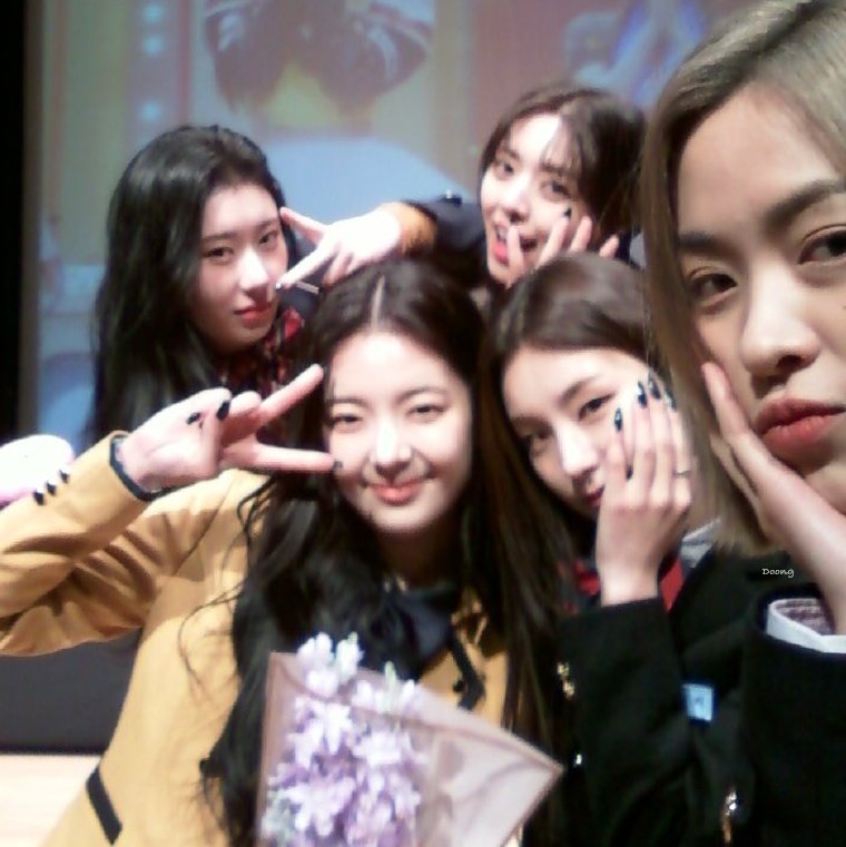 thclwa's tweet photo. “During the time we can’t be together, I’ll recover and improve my health by as much as support as MIDZYs have given to me, and I promise to return to you much better.”
- LIA

I’m really sad to know all about this. I missed Lia so much. Lia, We’ll wait for you. We love you 😭💔 https://t.co/SmhFNlXwBT