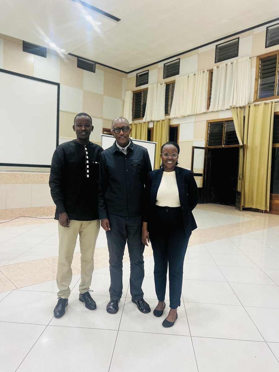 UAdronique's tweet photo. Young Doctors with our Senior Professor, 11 years is whole record
Our mentor and Role Model,
All our ways now are paved because of Him,
we do thank @RulisaS for brightening our Future
@RwandaMedicine
@Rubagumya123 @UCmhs
#9thGraduation https://t.co/tGveh97ZrZ