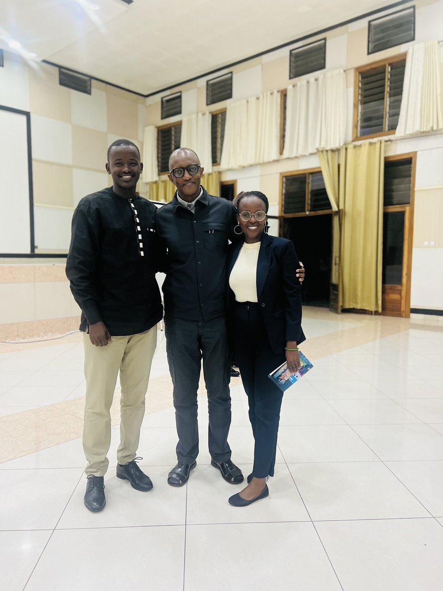 UAdronique's tweet photo. Young Doctors with our Senior Professor, 11 years is whole record
Our mentor and Role Model,
All our ways now are paved because of Him,
we do thank @RulisaS for brightening our Future
@RwandaMedicine
@Rubagumya123 @UCmhs
#9thGraduation https://t.co/tGveh97ZrZ