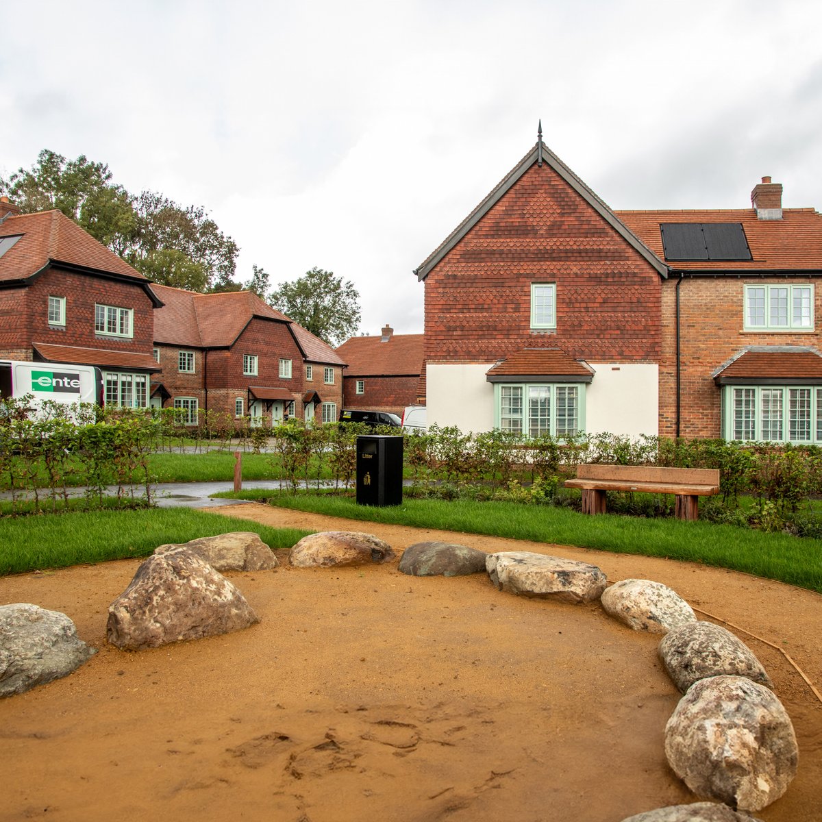 Archway Green specializes in creating landscapes for new developments. At Firethorn Place by Croudace Homes in Ewhurst, we merge quality living spaces with nature's charm, fostering local wildlife. Contact us to enhance your project with valuable, charming spaces. 🏡✨🌿