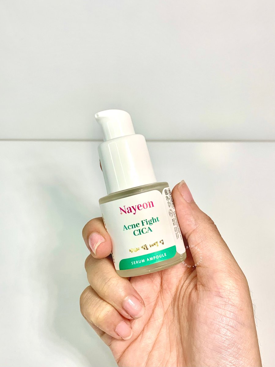 Mawrcellaa's tweet photo. Sebagai pemilik kulit acne prone, aku selalu menjaga kulit dengan perawatan ekstra biar ga gampang muncul jerawat.

Selalu double cleansing tiap malam, kencengin basic skincare, dan aku tambah satu produk dalam rangkaian skincare routine yaitu acne serum 🌤️🌝 — #cellaareview https://t.co/GipUcZk0We
