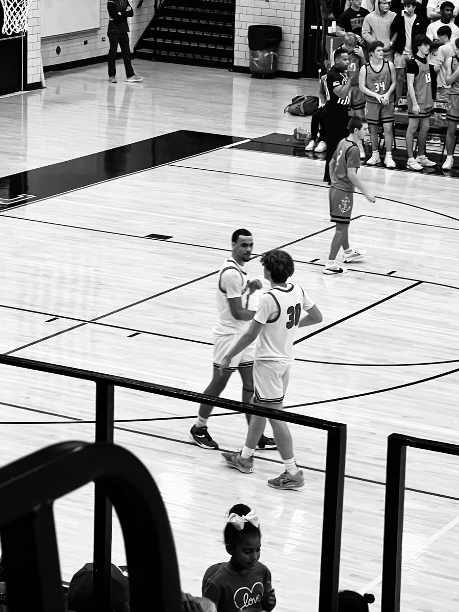 Congratulations to Knoxville Central HS Head Coach Huie on his 1st career win last night vs Farragut HS. It is a fantastic achievement and the start of many more victories! 🏀💪 <a href="/CoachMJHuie2123/">Marcus J. Huie</a>, <a href="/CHSBobcatsHoops/">Central Basketball</a>, @CHS_athletics_ #FirstWin