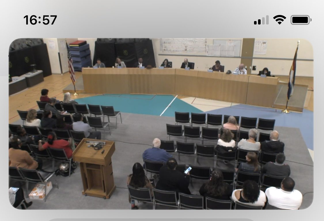 AnneWayblue's tweet image. Hmmmm