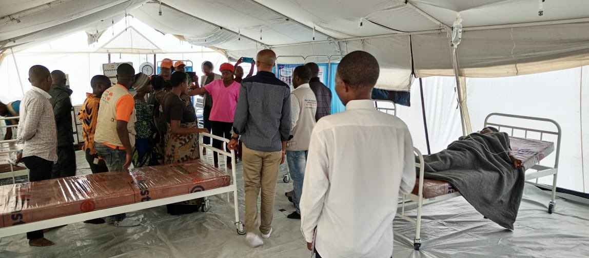 drc_tpo's tweet photo. Bonne nouvelle pour le Sud-Kivu !
Plus de 900 ménages déplacés pourront désormais bénéficier des soins de #santé vitaux grâce à une clinique mobile inaugurée par @UNFPARDC et #TPODRC à #Muchibwe. Cette avancée est cruciale pour la santé communautaire. https://t.co/8bkckumgDb