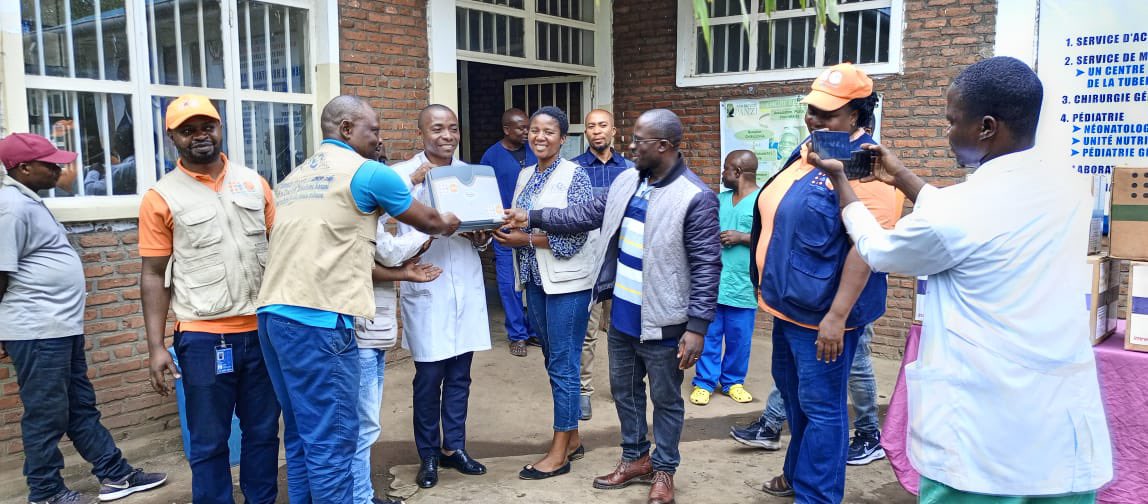 drc_tpo's tweet photo. Bonne nouvelle pour le Sud-Kivu !
Plus de 900 ménages déplacés pourront désormais bénéficier des soins de #santé vitaux grâce à une clinique mobile inaugurée par @UNFPARDC et #TPODRC à #Muchibwe. Cette avancée est cruciale pour la santé communautaire. https://t.co/8bkckumgDb