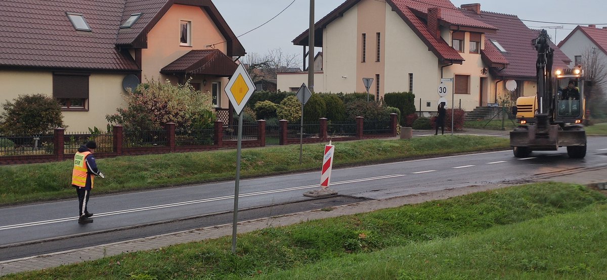 DW436 Chocicza ul. Dworcowa w kierunku Sklep Polski

Wprowadzone wahadło, utrudnienia w ruchu drogowym dla kierowców

rkr.net.pl
virtuale360.pl

#chocicza
#recznekierowanieruchem
#rkrnetpl
#kierowanieruchem
#DW436
#recznekierowanieruchem
#rkrnetpl