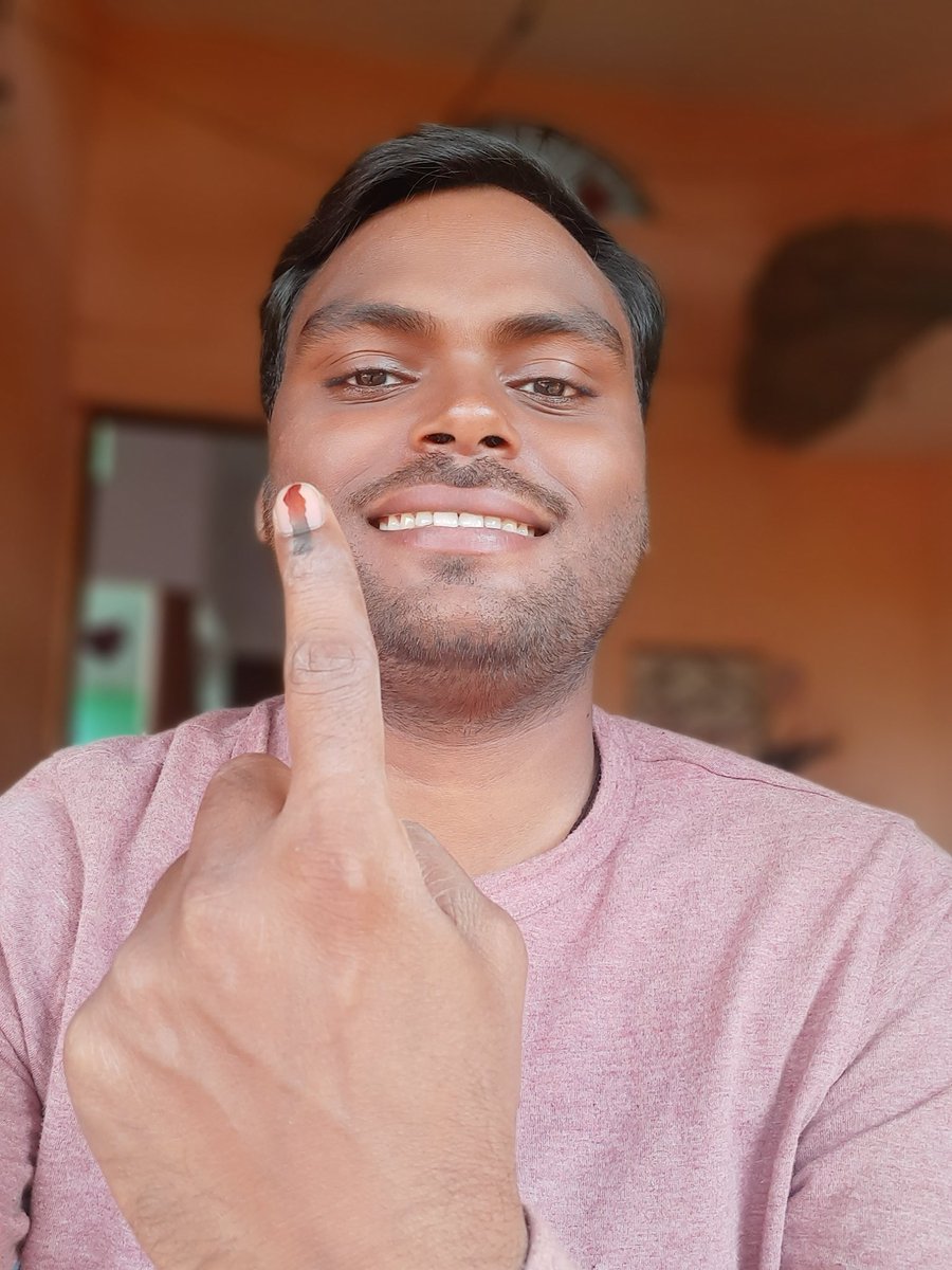 BhaskarCh893's tweet photo. हमने तो अपना अधिकार का उपयोग कर लिया आपने किया #Chhattisgarhelection #chunavaayog #sakti #election #ChhattisgarhElections2023 https://t.co/xgkEZCCpSW