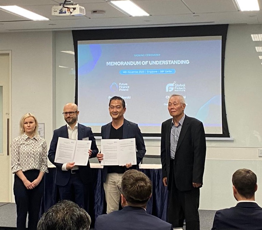 PLinSingapore tweet media