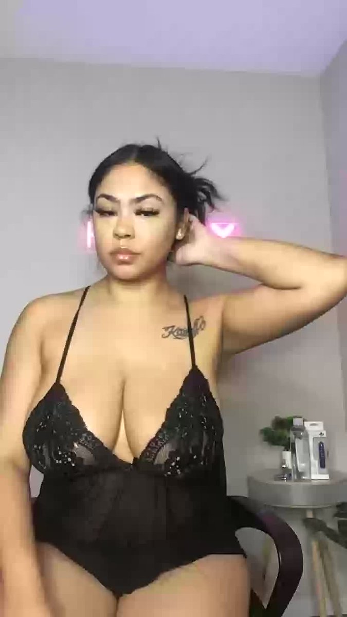 LisaaLynettee's tweet photo. Lisaa Lynette is live now! https://t.co/iL757VzNXI https://t.co/Ng6wFY29Ei