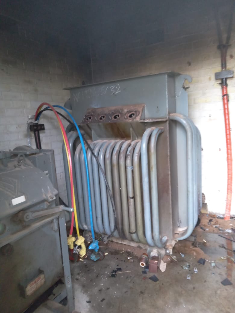 juakk2016's tweet photo. @CityPowerJhb @DAWard88 CPWEB4070088 Acc no:403189493.Risidale power outage-part of Cecilia Ave. not restored after loadshedding last night. Houses from our property to CNR out  Substation Cnr Sorrento/5th/Cecilia Ave been broken into??? Please assist/advise urgently!? https://t.co/7XqM6tdiKF