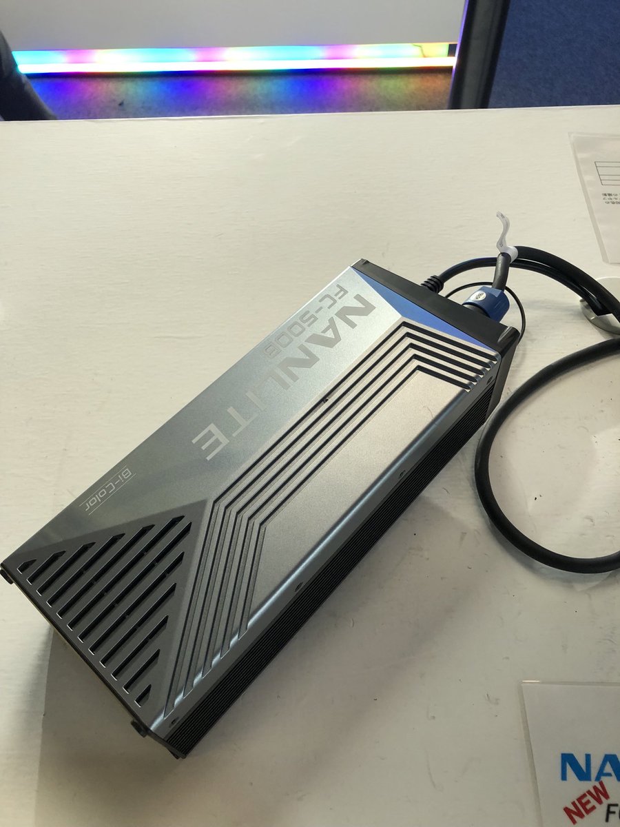 uzuramame95's tweet image. NANLITEのFC-500B
500Wでこのサイズは小さい。
お値段も115,500円と意外と安い。
光の品質についてはNANLITEなので心配してない。😃

FCは「Forza Compact」の略とのこと。
本体はともかく電源はコンパクトじゃないw
でも出力を考えたら仕方ないか。
#NANLITE #interbee2023