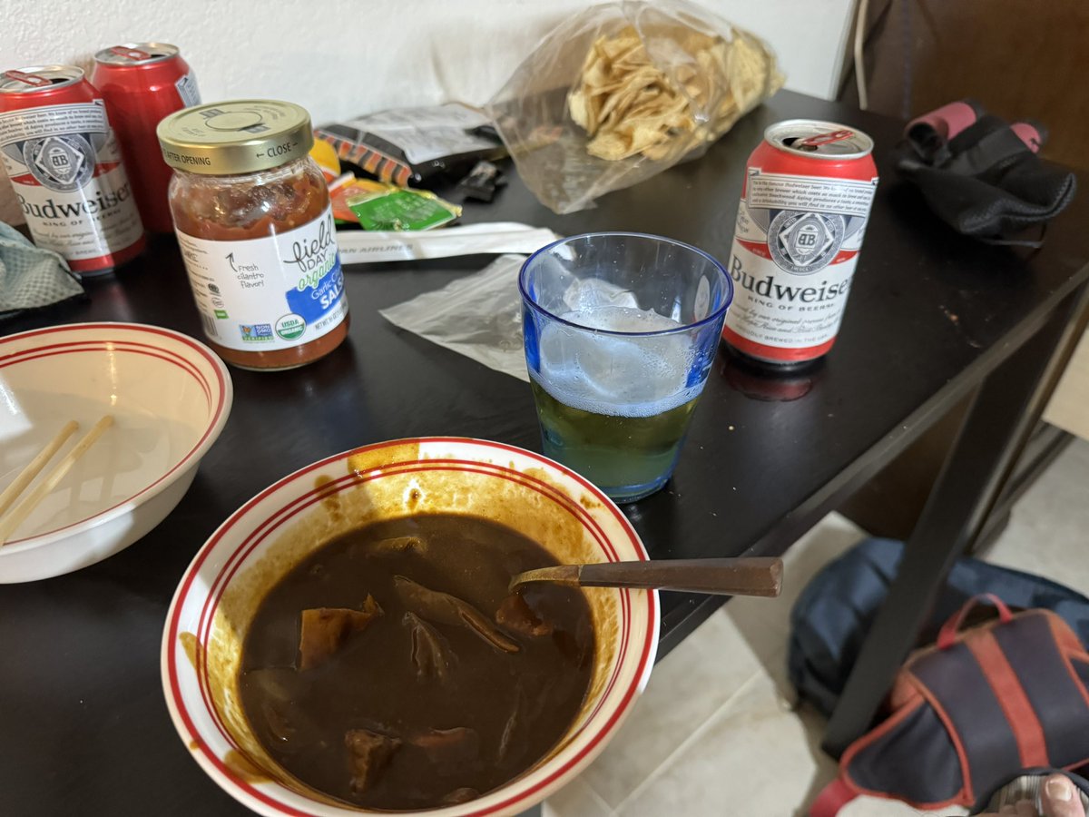 anmasashi's tweet photo. @tsuru104jp 借りたコンドミニアムから。結構、景色良いです。カレー作ってビール飲んでひっくり返ってます https://t.co/WqJMVUBwzh