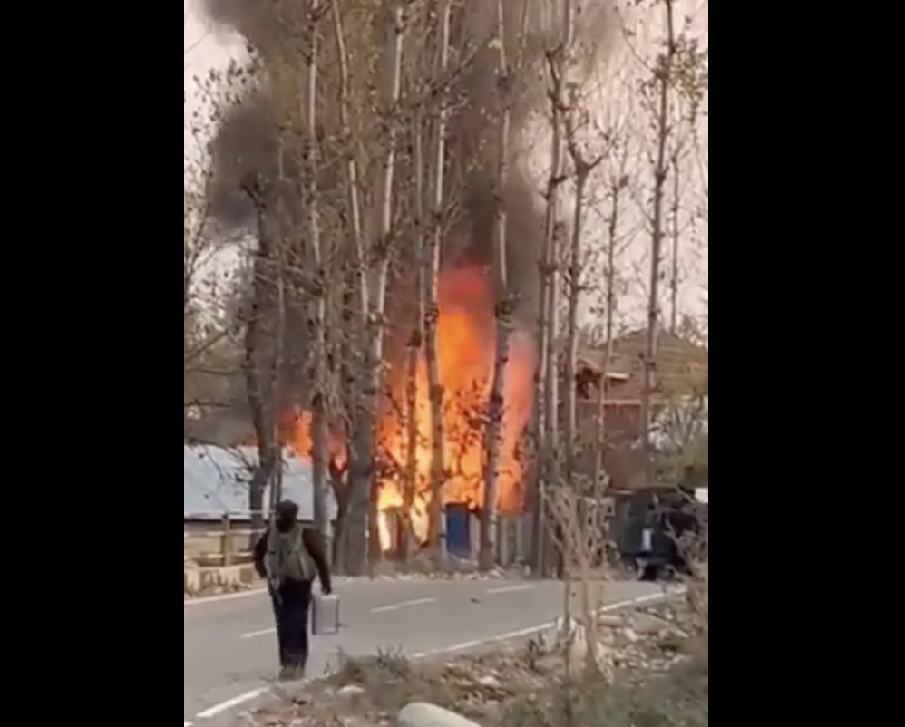 theAshleyMolly's tweet image. Heavy firing was reported yesterday at #Kulgam encounter site. Area  under strict cordon. Cleanup in progress    
#FinalAssault 
🔥 #Kulgam