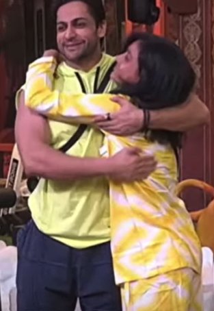 abeychalbeyy's tweet photo. Sahi kaha like how sumbul shared bed with Shalin😍 
And uska jhuta mug se coffee peeti thi aur pura din raat uska hi sewa karti thi kaam wali jaisi nai Matlab bestie ke tarah😍
#SumbulTouqeerKhan 
#ShalinBhanot #Shabul #BiggBoss16 https://t.co/DZlqYcsVIE