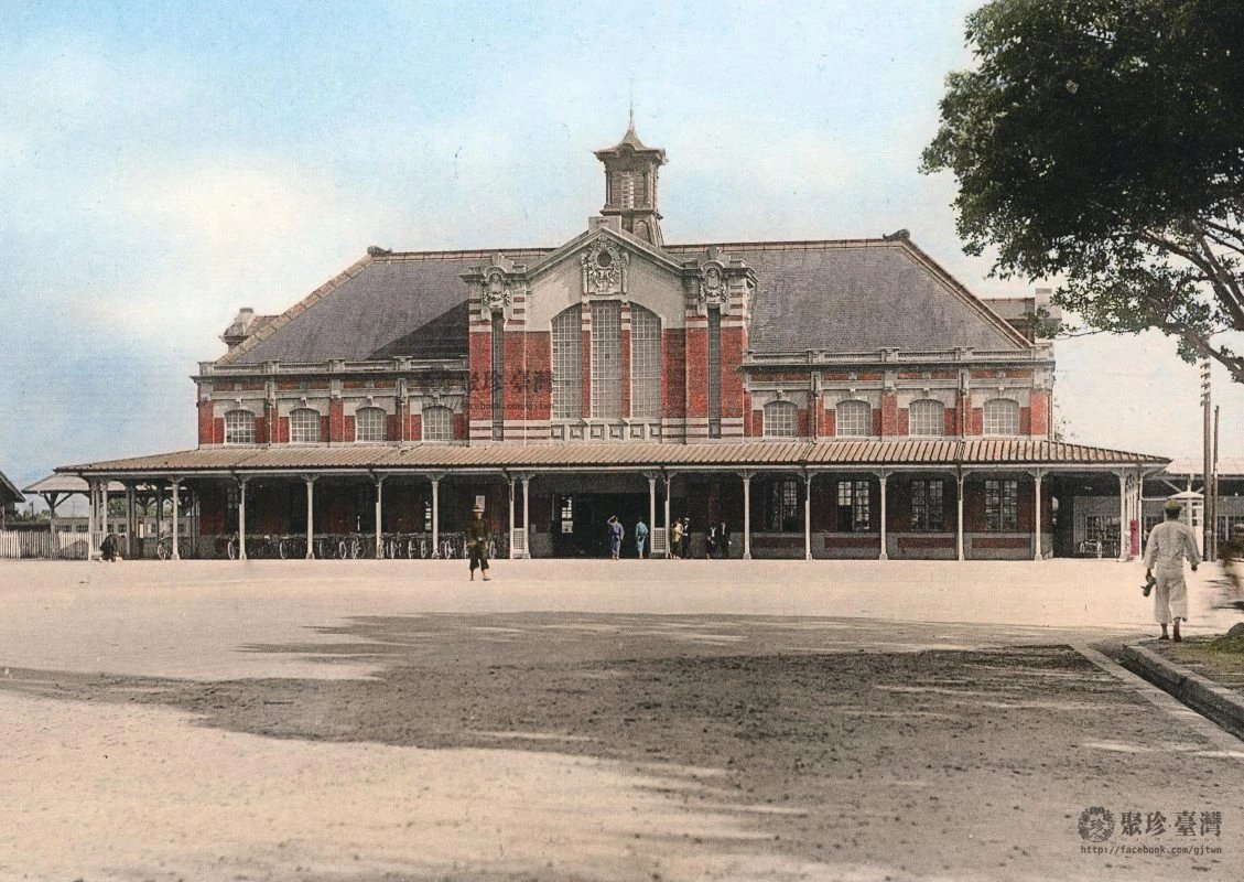 1930年代 台中駅 2代目駅舎

#台湾 #台中 #台中駅 #駅舎 #國定古蹟 
#古写真 #古写真色付け