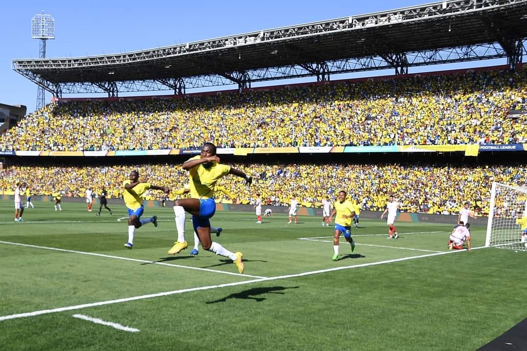 Mananatsele's tweet photo. We should be talking about Proteas this morning. But shit happened. Lets let Sundowns keep trending then. https://t.co/IfCBrM0Bx9