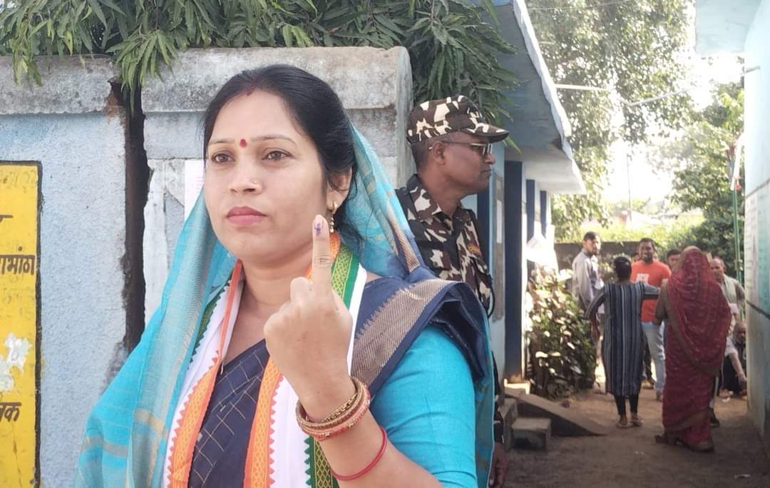 uttrijangde's tweet photo. हमनें अपनी जिम्मेदारी निभा दी है अब आपकी बारी।

मजबूत लोकतंत्र के निर्माण के लिए मतदान करिए, जिम्मेदार सेवक चुनिए।

भरोसे और न्याय की सरकार बनाइये।

#कांग्रेस_पर_भरोसा_बरकरार
#छत्तीसगढ़_नहीं_रुकेगा
#फिर_से_कांग्रेस_सरकार
#हैं_तैयार_हमछत्तीसगढ़_का_भरोसा_कांग्रेस https://t.co/OAWlTU2gqx