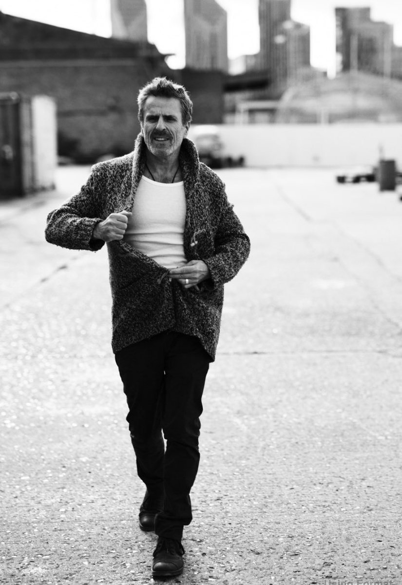 archiveoneill's tweet photo. [con o'neill strut] https://t.co/X0SVxupBRe