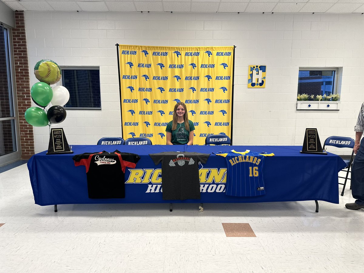 joewhit77649469's tweet photo. Congratulations @Meganlee_05 on your signing today to play College Ball @UMOSoftball! Very proud of you https://t.co/UwMUL39Pak