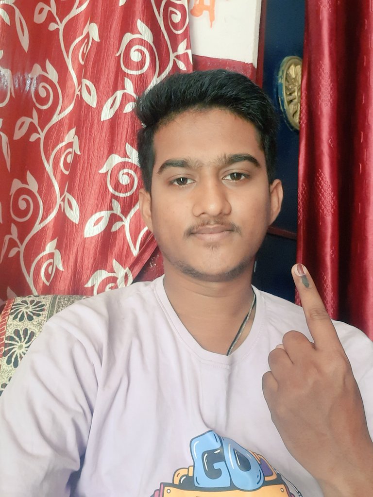 _om_shankar_'s tweet photo. राष्ट्र के निर्वाचन महापर्व में मैने पहली बार हिस्सा लिया, 
(छोड़ो अपने सारे काम, आओ करो पहले मतदान)
@_NSSIndia
@NSSRDBhopal 
@NssChhattisgarh 
@nsscsvtuCG 
@Nss_ssgi 
@NeetaBajpai5 
@dr_dsraghu 
@Rajkumarnss 
@ECISVEEP 
@CEOChhattisgarh https://t.co/S4KoO1oXKp
