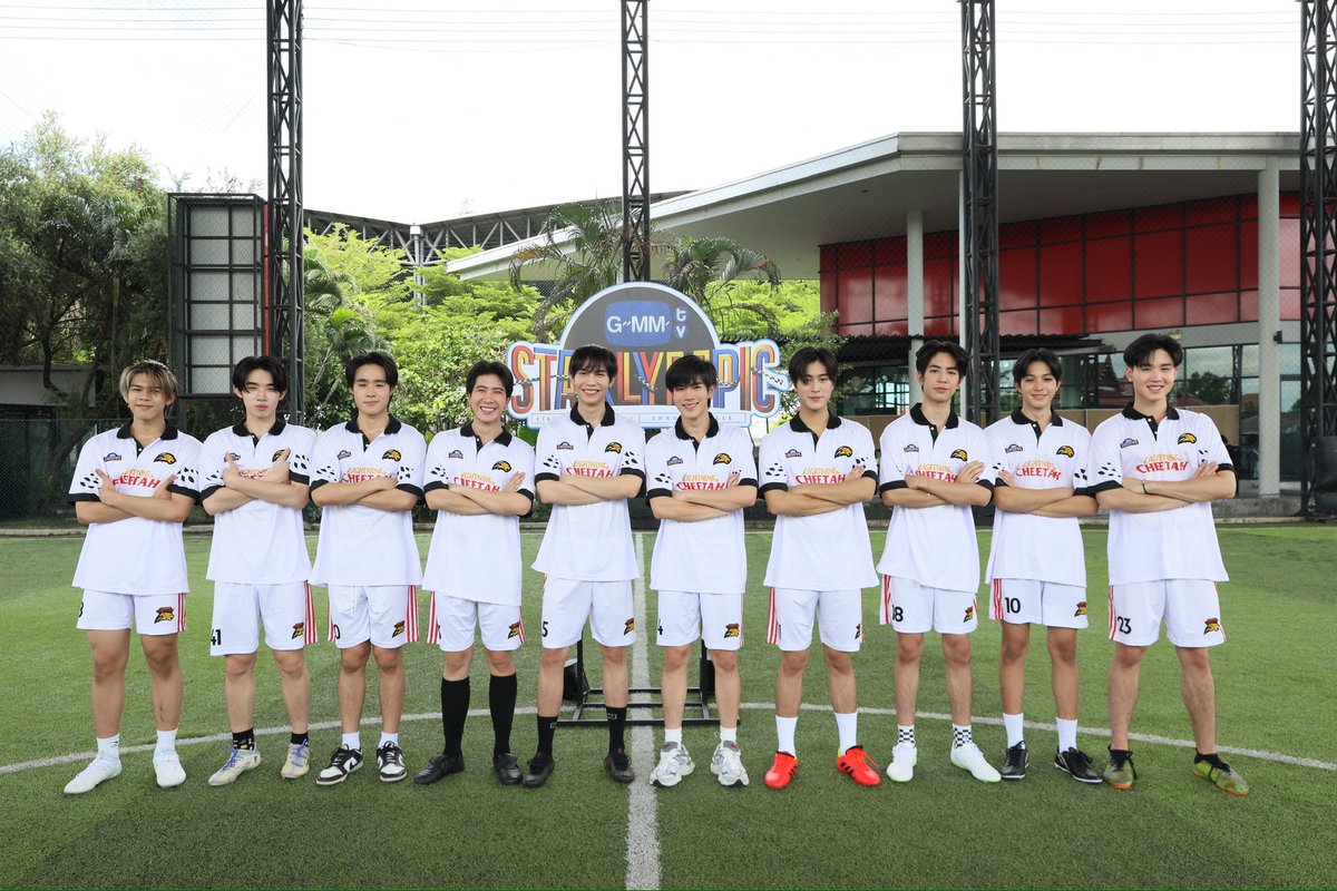 GMMTV's tweet photo. ได้เวลาซ้อมลงสนามประลองฝีเท้า ก่อนแข่งจริง!!⚽️🔥
ศึกลูกหนังระหว่างทีม Shadow Eagle และทีม Lightning Cheetah แค่ซ้อมแต่รับรองว่าเดือดแน่นอน 

🔗 LIVE IG : https://t.co/ur22M8RTCe

💥 BUY TICKETS CLICK : https://t.co/awuSbZfmbz

#GMMTVStarlympic
#GMMTV https://t.co/0g9juMQW0C