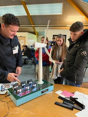 A group of Norfolk teenagers have been tasked with designing a model of an offshore wind turbine, to teach others about how the technology works. edp24.co.uk/news/23927894.… 👇 Full story