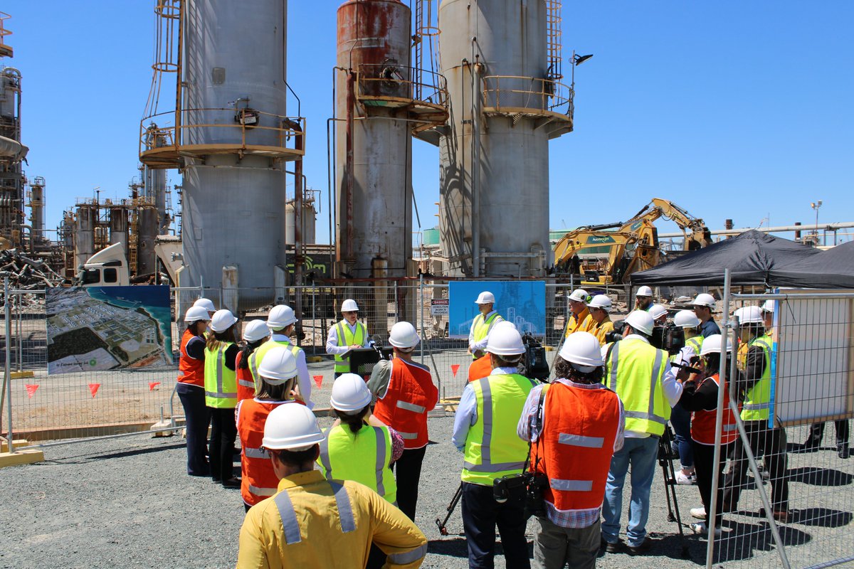 Today @BowenChris joined us at Kwinana Energy Hub to mark a major milestone for H2Kwinana. With @Ausgov support, inc. $70m funding, we’re a step closer to supplying green #hydrogen to make renewable fuels &amp; help decarbonize local industry. #RegionalHydrogenHub
More