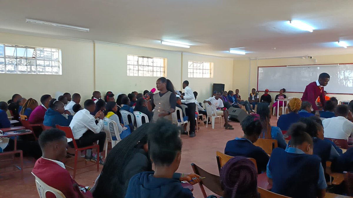 Yesterday @Kiptoo024 joined @UNFPAKen youth advisory team from West Pokot led by @SiwaJnr ,members from county gender office led by @ChepkasyFaith , a team from @KePACOorg and @KenyaRedCross in educating Kapenguria KMTC students on SRH. What a DAY☺️😊 #BringingGirlsBackToClass