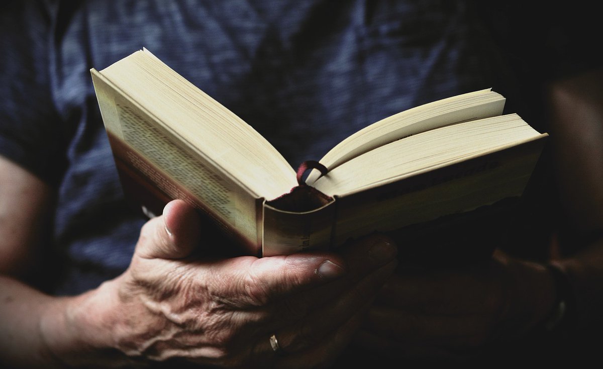 BestsellerLife's tweet photo. Your first draft doesn't have to be perfect. Its main purpose is to get your ideas down. You can always edit and improve later. #BestsellerLife #FirstDraft #EditLater #WritingCommunity https://t.co/NeDiIJNVDn