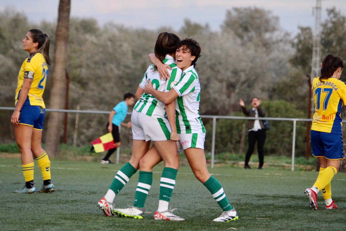 CordobaFemenino's tweet photo. 🫂 𝑨𝒃𝒓𝒂𝒛𝒐𝒔 𝒅𝒆 𝒈𝒐𝒍 ⚽️

#𝗙𝘂𝘁𝗙𝗲𝗺 #𝗖𝗖𝗙𝗙𝗲𝗺 ⚪️🟢 https://t.co/mo9Uy1rURK