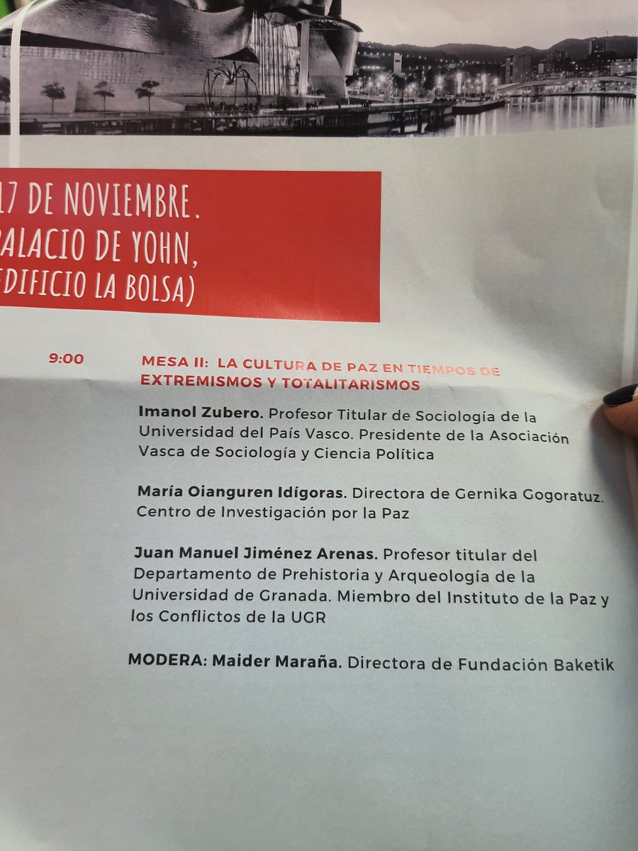 #JornadasAIPAZ2023 dialogando sobre la brutalización del mundo, el miedo a perder privilegios, pérdida de credibilidad de marcos de referencia, el privilegio de la ausencia de consecuencias, cambiar el concepto de enemigo por el de adversario. Impresionante mesa sobre extremismos