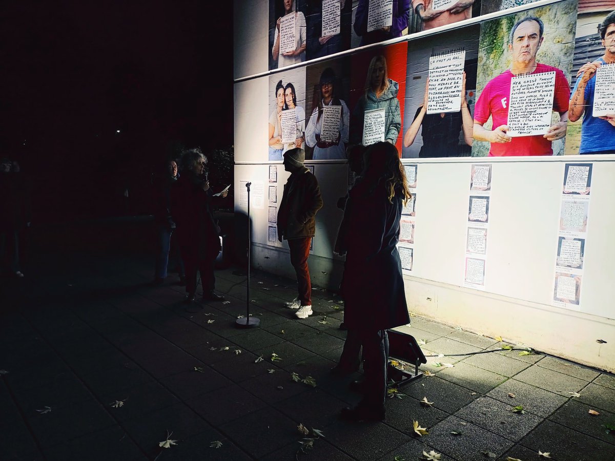 Hier soir, j’étais au vernissage d’ #Aprèslesviolences de @MelkiMarc. L’exposition est proposée par le CDN  @villedebesancon dans le cadre de  la semaine sur « Des femmes et des oeuvres ».  En France une femme sur dix, est victime de violences conjugales.