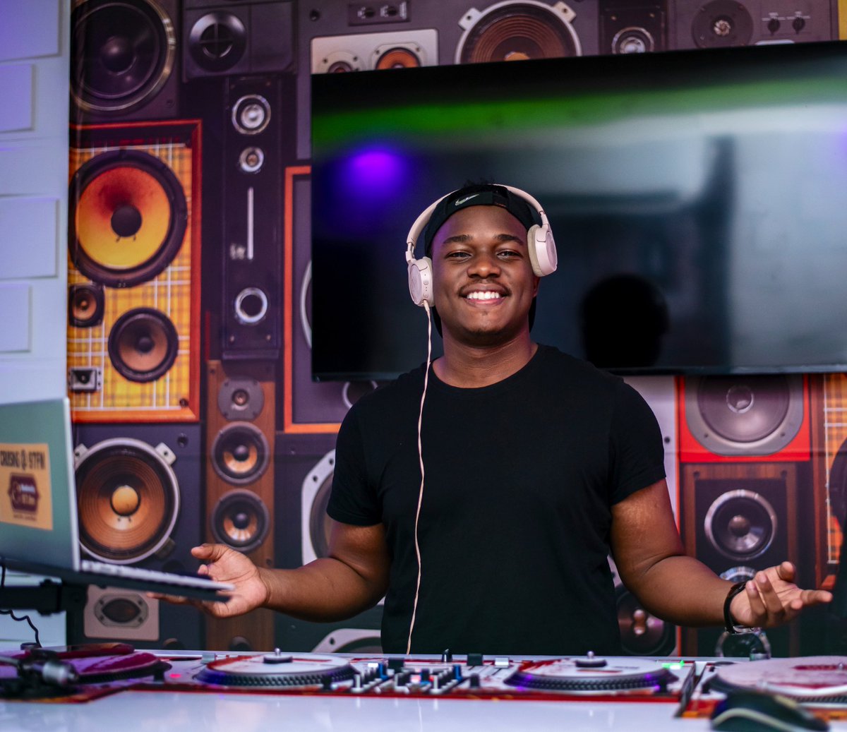 97fmRadiocity's tweet photo. 🎶 Rise and shine, party people! 🌅 @Dj_marco25 is spinning your favorite beats  #BPM -  on the Breakfast In City Show! 📻🔊 Tune in for the ultimate morning groove and let the music kickstart your day! 🕺💃 #DJMarco #MorningGrooves #RadioVibes 🎉 https://t.co/ZN3DSjeLHy
