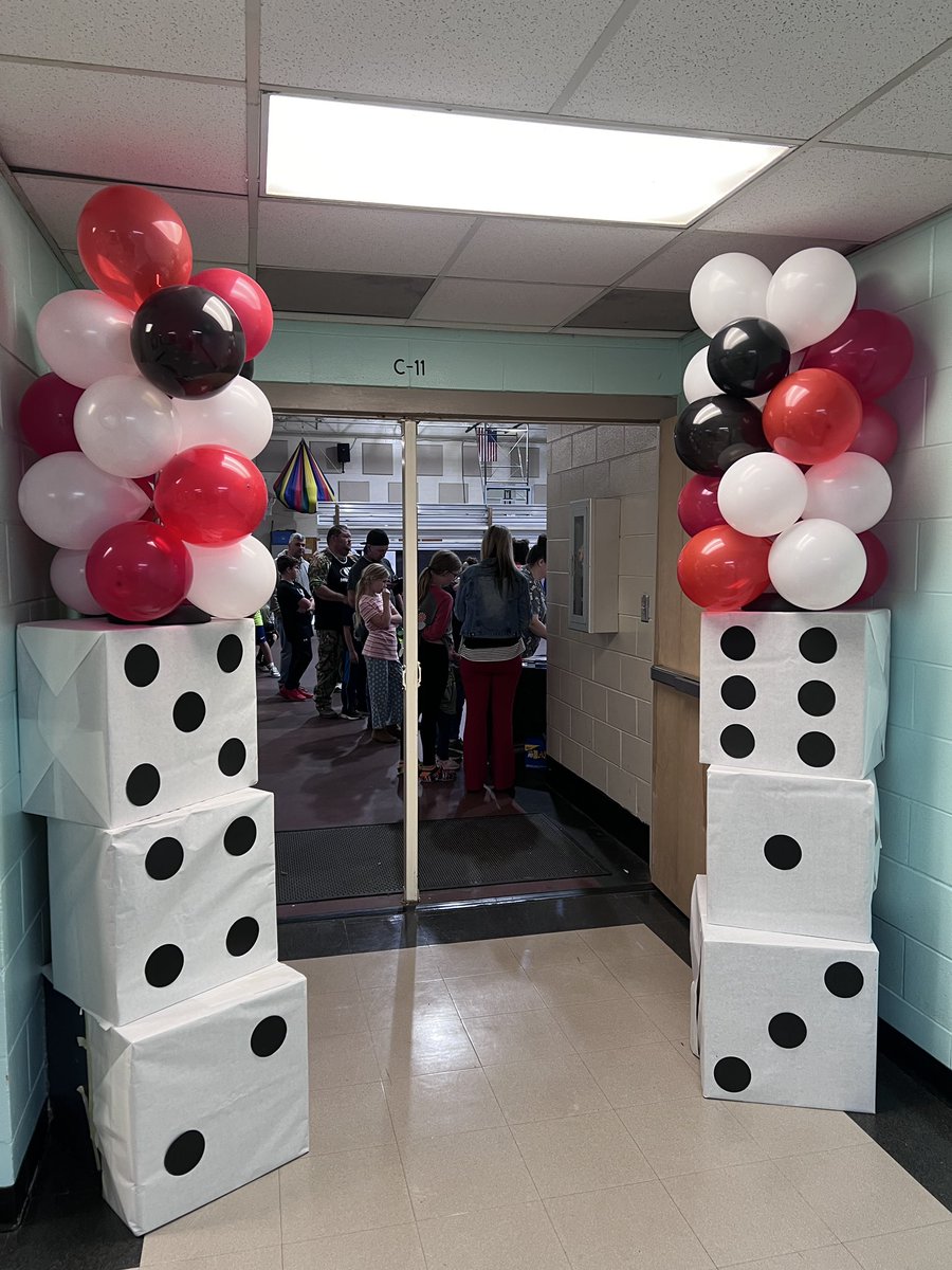 skleypas4's tweet photo. Math Night was a success! https://t.co/jwF3YZA0z0