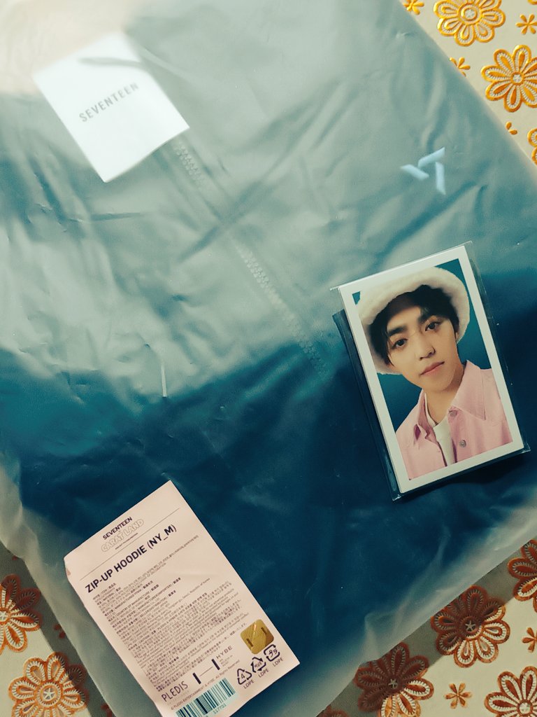 MerchdeJane's tweet photo. wts lfb ph svt
SEVENTEEN Caratland 2023
Zip up Hoodie (Medium)
Php4,800

✨gcash maya bpi
✨sdd flash ggx sco
✨300 DP, balance after 10 days (prio PAYO)
#mdj_onhands https://t.co/xaPP8gthE6